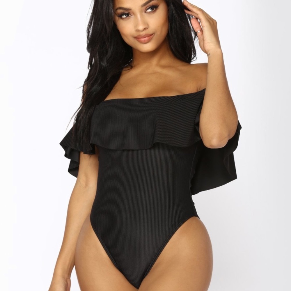 FASHION NOVA NWT “flounce with it” one piece suit
